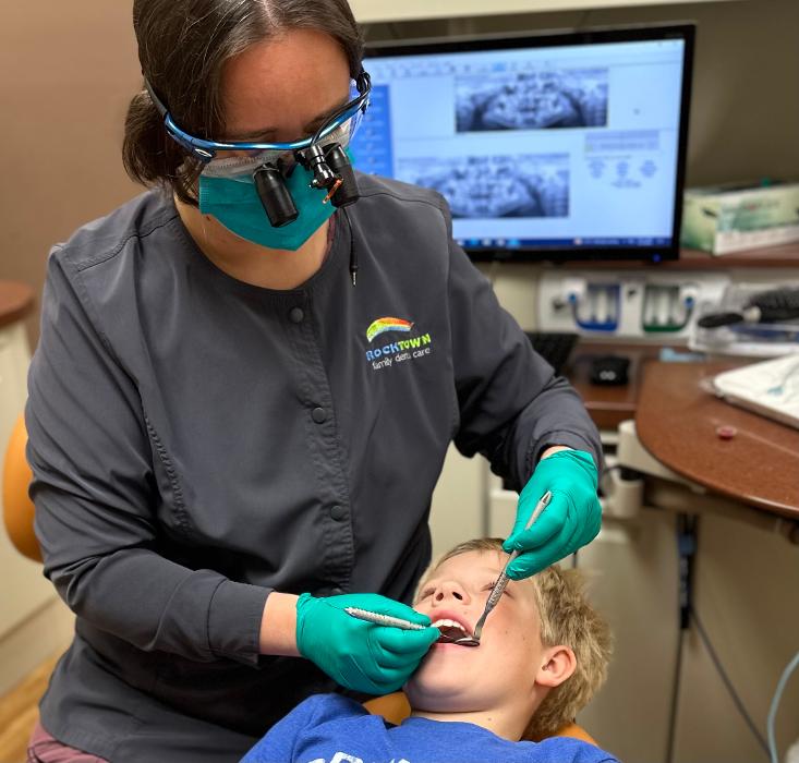 Family dentist treating kid in Harrisonburg, VA